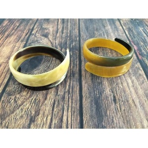 Brazalete de Cuerno de Búfalo Ecológico de Alta Calidad, Nuevo Diseño, Joyería Pulida para Niñas y Mujeres con Diseño de Tamaño Personalizado - Product Image 1