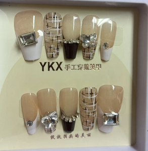 Ongles carrés blancs et noirs à pression pour une manucure rapide et temporaire - Product Image 1