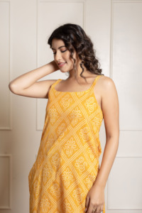 Bandhej Yellow Cotton Kurti Casual Rang Malhar Party Wear Ethnic Motifs Printed Sleeveless Pure Cotton Straight <b>Kurta</b> - Product Image 2