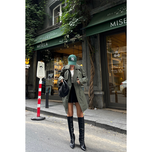 Gabardina Corta Color Caqui, Estilo Casual - Product Image 2