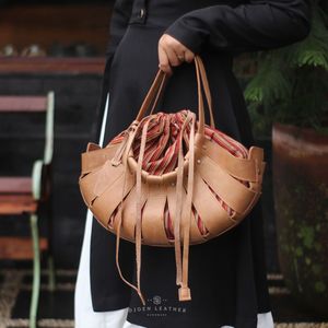 Conjunto de pulsera de cuero hecha a mano de primera calidad y bolsa de viaje de lona con cordón Accesorios elegantes y duraderos para uso diario y al aire libre - Product Image 6