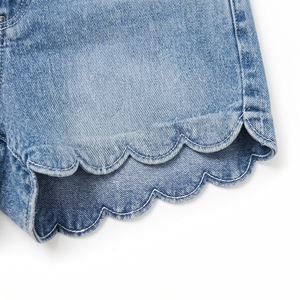 Shorts décontractés en coton doux taille haute pour femme avec ourlet festonné et imprimé lettres en tissu tricoté - Product Image 5