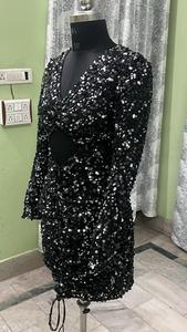 Vestido de noche elegante con cuentas de lentejuelas bordadas a mano de manga completa hasta la rodilla hermoso patrón para fiestas Característica sexy - Product Image 4