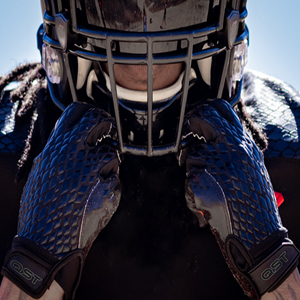 Gants récepteurs super collants Peau de couleur noire Gants de football américain Fermeture au poignet Gants récepteurs larges antidérapants pour gardien de but - Product Image 4