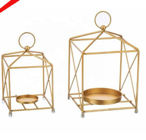 Bougeoirs à suspendre et au sol en métal fini doré de fantaisie - Product Image 1