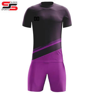 Ensemble complet d'uniformes de football respirants personnalisés, maillot sublimé à manches courtes pour l'été - Product Image 3