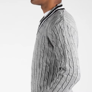 Pull à col rond en tricot torsadé gris pour homme, haute demande, anti-rétrécissement, fabrication sur mesure, OEM personnalisable, étiquette avant, motif d'hiver - Product Image 4