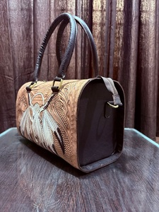 Sac en cuir véritable fait main et sculpté à la main pour femme, sac à bandoulière vintage à motifs floraux, sac fourre-tout artisanal personnalisé - Product Image 1