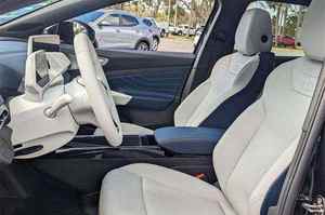 VOITURE D'OCCASION PROPRE 2024 VOLKSWAGEN ID.4 Pro S WAGON PRÊTE À ÊTRE EXPÉDIÉE - Product Image 2