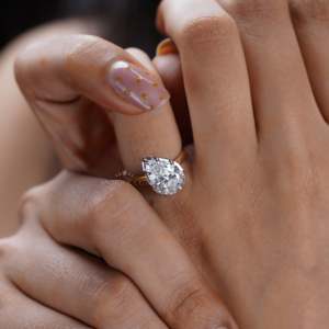 Bague de fiançailles solitaire en diamant de laboratoire avec diamant taille poire certifié IGI, alliance pour femme - Product Image 6