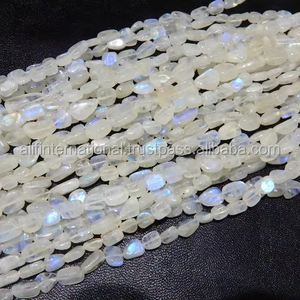 Cuentas de piedra lunar arcoíris fuego azul, pepitas lisas, hebras de cuentas sueltas para uso en joyería - Product Image 1