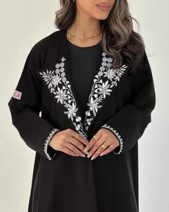 Vente en gros Abaya en satin de luxe personnalisée pour femmes Vêtements islamiques de haute qualité à manches volantées Taille libre conçue pour la petite soie - Product Image 3