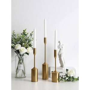 Centre de table en métal doré poli de qualité supérieure avec des détails floraux complexes pour la décoration intérieure et les événements de luxe - Product Image 2