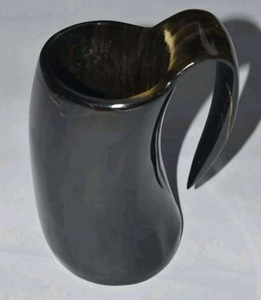 Taza de cuerno hecha a mano Diseño hecho a mano Taza de cuerno hecha a mano sin tapa Taza de cuerno hecha a mano con acabado pulido por Artesanías de lujo - Product Image 1