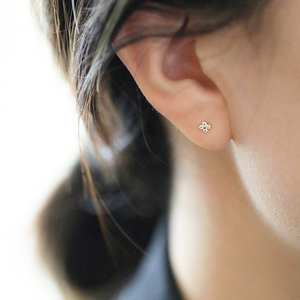 Pendientes de Botón de Flor de Trébol con Diamantes Cultivados en Laboratorio, Plata 925 Chapada en Oro Amarillo y Rodio, para Mujer, Regalo de Compromiso para Novia - Product Image 6