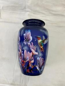 Urna Funeraria de Metal Duradera de Estilo Antiguo con Diseño Floral, Fabricada en India, para Cenizas, Disponible para la Venta - Product Image 2