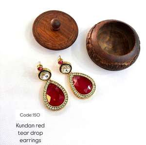 Auténticos pendientes artesanales Kundan Jhumka con gotas de perlas y trabajo Meenakari joyería tradicional perfecta para bodas - Product Image 1