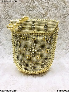 Pochette de soirée en métal faite à la main pour femmes Pochette de mariée élégante fabriquée à la main pour femmes - Product Image 2