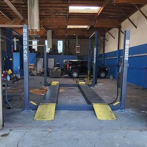 Pont élévateur hydraulique à quatre poteaux de qualité supérieure, capacité de levage de 4000 kg pour camions et voitures, à vendre - Product Image 6