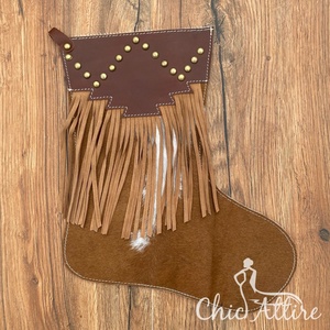 El más vendido Medias de árbol de Navidad de vaquero de cuero genuino marrón con flecos largos Medias personalizadas de cuero de vaca peludo - Product Image 1