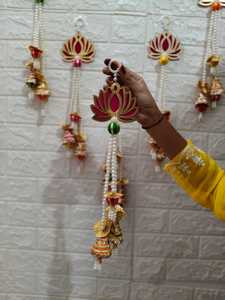 ของตกแต่งบ้านแบบดั้งเดิมทำจากไม้เอ็มดีเอฟรูปดอกบัวประดับด้วยลูกปัดกอต้า สำหรับพิธีกรรมในวัด ตกแต่งบ้าน เป็นมิตรกับสิ่งแวดล้อม เหมาะสำหรับงานขึ้นบ้านใหม่ ฉากหลังงานปาร์ตี้ - Product Image 4