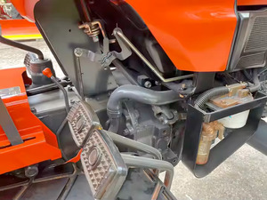 Tracteur à roues Kubota L4018 4WD Chargeuse-pelleteuse avant Moteur essentiel Source d'énergie agricole Pompe à roulement d'occasion - Product Image 3