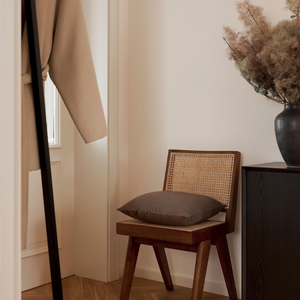 Silla de comedor de ratán de alta calidad, Material de madera maciza, diseño personalizado de Color Natural para silla de comedor de restaurante en casa - Product Image 3