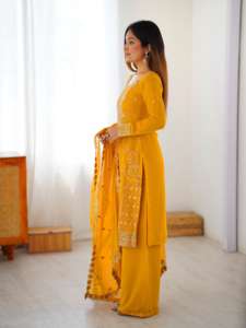Costume Salwar en Faux Georgette Brodé de Haute Qualité pour Tenue de Soirée et Robe Ethnique Indienne Festive Disponible à la Vente - Product Image 6