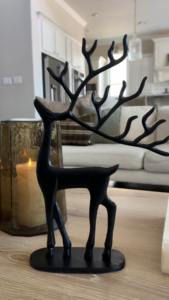 Renne debout élégant dans une finition noire mate | Une figurine moderne et stylisée et un porte-bijoux pour une pièce maîtresse de fête - Product Image 6