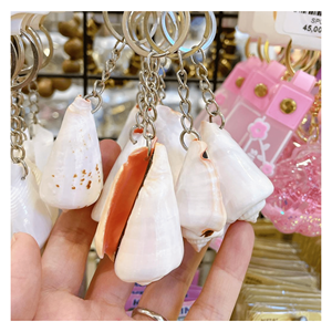 Seashell Keychain made with polished shell material suitable for keychain gifts and travel souvenir sales Vietnam - Product Image 3