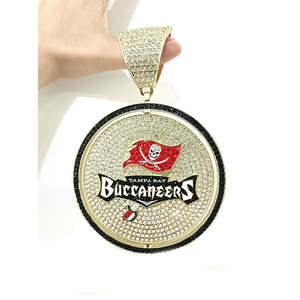 Colgante del Equipo Tampa Bay Buccaneers, Chapado en Oro de 14K, Plata de Ley 925, Moissanita de Corte Brillante, Estilo Deportivo, Colgantes para Hombre - Product Image 1