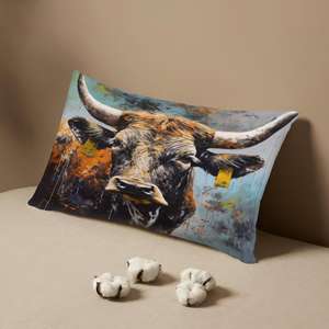 Coussin imprimé vache : Accent champêtre fait main pour salon côtier, 28"x28" - 70x70 cm - Product Image 4