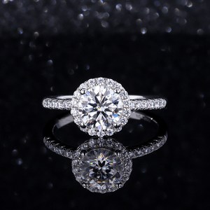 Bague de fiançailles Halo Moissanite coupe ronde brillante avec bande pavée bague de proposition inspirée Vintage étincelante pour cadeau - Product Image 1