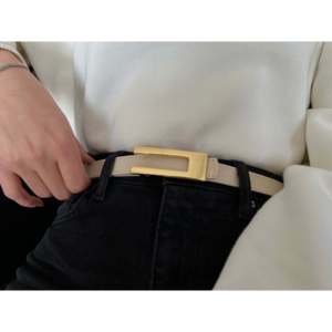 Ceinture fine pour femme de créateur avec boucle en alliage, style décontracté - Product Image 1