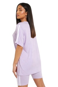 Conjunto de pantalones cortos de entrenamiento informal para mujer con Micro Mini Shorts Camiseta de manga corta Logotipo personalizado Conjunto de diadema de 2 piezas ligero - Product Image 3