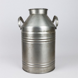 กระป๋องนมกัลวาไนซ์สไตล์ชนบทแบบดั้งเดิมพร้อมการตกแต่งที่สมบูรณ์แบบสำหรับบ้านร้านกาแฟและการตกแต่งภายในกลางแจ้ง - Product Image 3