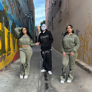 ชุดวอร์มแบบมีฮู้ดสำหรับฤดูหนาว ราคาถูก แบบยูนิเซ็กซ์ สีพื้น ผ้าหนา  รับสกรีนโลโก้  ชุดออกกำลังกายแบบเรียบง่าย  ขายส่ง - Product Image 2