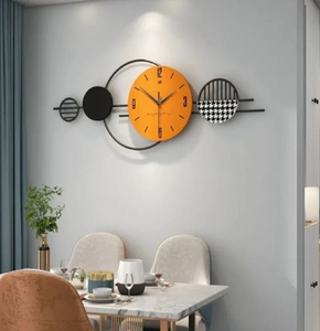 Horloge murale à face ouverte noire extra-large avec chiffres romains pour une déclaration dramatique et industrielle. - Product Image 5