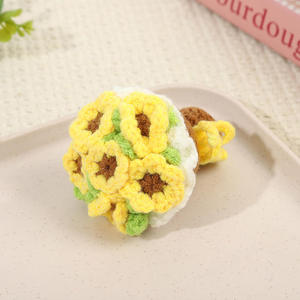 Bouquet miniature créatif fait main au crochet, porte-clés bijou mignon pour la Saint-Valentin et la fête des enseignants - Product Image 3