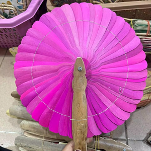 Souvenir - Éventail en feuilles de palmier fait main - Product Image 1