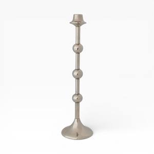 Bougeoir en métal argenté avec des détails de boules décoratives et une base classique pour une décoration élégante de la maison et des événements - Product Image 1