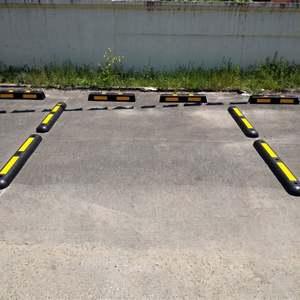 Borne de stationnement en caoutchouc pour trottoirs, 74x15x10cm - Product Image 4