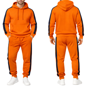 Conjunto deportivo de dos piezas para hombre, con capucha, en naranja y negro, con franjas en contraste, disponible en varios colores, entre los más vendidos. - Product Image 3