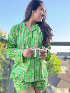 Ensemble short à manches courtes en coton tissé imprimé à la main, imprimé floral, col en V, haut à manches courtes, vêtements d'été - Product Image 2