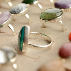 Vente en gros de bagues fines en argent sterling 925 fabriquées à la main avec cabochon de pierres précieuses naturelles - Product Image 6