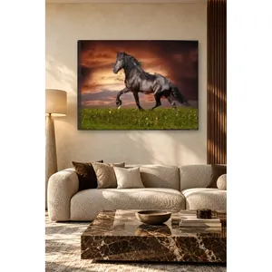 Impression sur toile : Cheval noir Fida au galop au coucher du soleil rouge - Product Image 4
