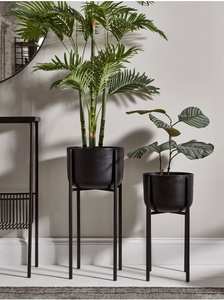 Belle jardinière en métal poli doré parfaite pour mettre en valeur les décorations de table dans les maisons de luxe ou les bureaux - Product Image 6