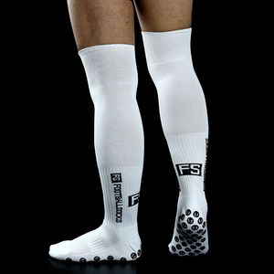 Venta al por mayor nuevo diseño de fútbol Atlético calcetines de fútbol Casual invierno carta cuerpo logotipo personalizado moda antideslizante plantillas deportivas largas - Product Image 3