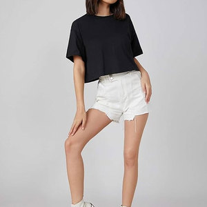 Vente en gros de crop tops personnalisés à col haut, unis, à manches courtes pour femmes - Product Image 3