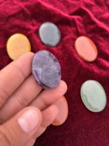 Pierres d'inquiétude en cristal de guérison naturelle en gros | Pierres précieuses de palmier pour le soulagement du stress, l'anxiété et la méditation Reiki auto-soins - Product Image 3